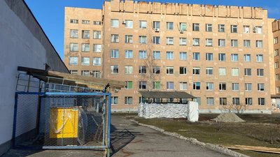 У дитячій лікарні Полтави встановлюють генератор для харчоблока У дитячій лікарні Полтави встановлюють генератор для харчоблока