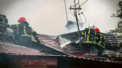 У Хмельницькому сталася пожежа в багатоквартирному будинку в центрі міста У Хмельницькому сталася пожежа в багатоквартирному будинку в центрі міста