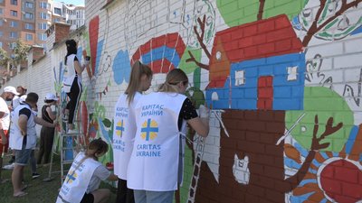 "Це позитив для наших дітей, для батьків": у Полтаві створюють мурал біля лікарні "Це позитив для наших дітей, для батьків": у Полтаві створюють мурал біля лікарні