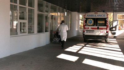 "У нас буквально черги зі швидких були". Івано-франківські лікарі про ситуацію з COVID-19