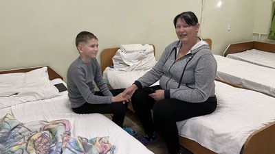 Попри постійні обстріли військовими РФ, Херсонська обласна дитяча лікарня працює як до війни Попри постійні обстріли військовими РФ, Херсонська обласна дитяча лікарня працює як до війни