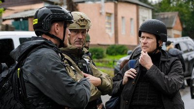 Деокупований Ізюм на Харківщині відвідали дипломати понад 20 країн Деокупований Ізюм на Харківщині відвідали дипломати понад 20 країн