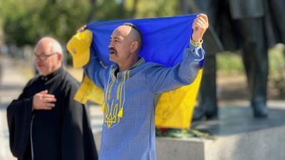 Миколаївці відзначили 33-тю річницю Незалежності України. У цей день над містом майоріли синьо-жовті прапори, місцеві жителі у вишиванках пройшли вулицями Миколаєва, згадавши кожного, хто формує і зміцнює Незалежність Миколаївці відзначили 33-тю річницю Незалежності України. У цей день над містом майоріли синьо-жовті прапори, місцеві жителі у вишиванках пройшли вулицями Миколаєва, згадавши кожного, хто формує і зміцнює Незалежність