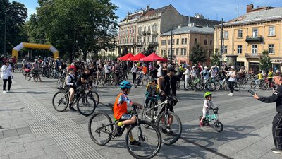 Велосипедисти перед стартом заїзду у Львові