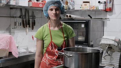У притулку для матерів та дітей в Чернівцях готують хліб для вимушених переселенців У притулку для матерів та дітей в Чернівцях готують хліб для вимушених переселенців