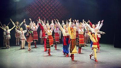 "Різдво разом з Україною". Хореографічний ансамбль з Кропивницького "Світанок" представляв Україну у Фінляндії "Різдво разом з Україною". Хореографічний ансамбль з Кропивницького "Світанок" представляв Україну у Фінляндії