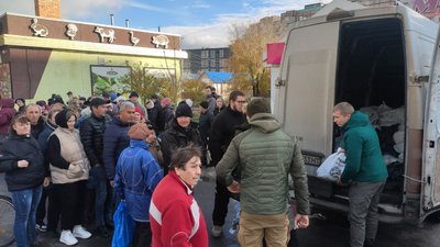 11 мікроавтобусів допомоги відвезли в Херсон волонтери з Черкащини