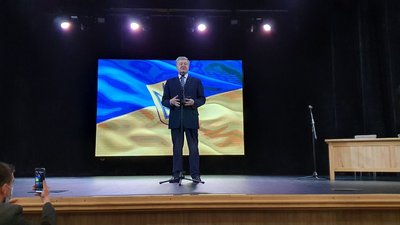 У Рівному – перша сесія міськради. Приїхав Порошенко У Рівному – перша сесія міськради. Приїхав Порошенко