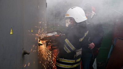 Рятувальники загасили пожежу на ринку у Миколаєві Рятувальники загасили пожежу на ринку у Миколаєві