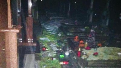 На Прикарпатті чоловік пошкодив 9 могил на сільському цвинтарі