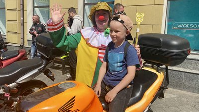 На пішохідній вулиці Житомира кілька сотень дітей взяли участь у дитячому святі На пішохідній вулиці Житомира кілька сотень дітей взяли участь у дитячому святі