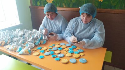 Шиють аптечки та розвантажувальні жилети. У Бобринецькому ліцеї організували допомогу військовим Шиють аптечки та розвантажувальні жилети. У Бобринецькому ліцеї організували допомогу військовим