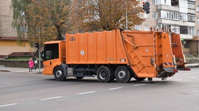 Луцьк отримав два сміттєвози для прибирання міста Луцьк отримав два сміттєвози для прибирання міста
