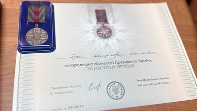 У Житомирі рідним загиблих за Україну воїнів передали державні нагороди У Житомирі рідним загиблих за Україну воїнів передали державні нагороди