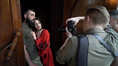 У Полтаві безплатно знімають весілля військових У Полтаві безплатно знімають весілля військових