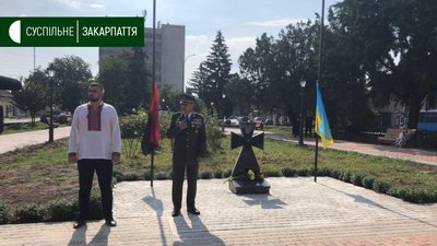 Державний прапор підняли на площі на Петефі в Ужгороді Державний прапор підняли на площі на Петефі в Ужгороді
