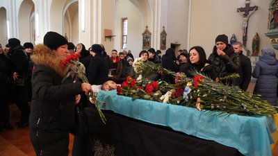 У Мукачеві попрощалися із полеглим на війні захисником Михайлом Нусером У Мукачеві попрощалися із полеглим на війні захисником Михайлом Нусером