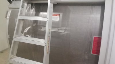 Під час ремонтних робіт в кімнаті МРТ в обласній лікарні у Житомирі пошкодився томограф