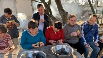 12 квітня у самоізольованому обласному геріатричному пансіонаті - зміна персоналу 12 квітня у самоізольованому обласному геріатричному пансіонаті - зміна персоналу