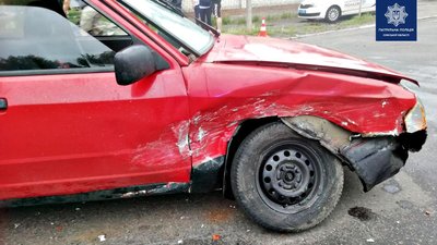 У Сумах на перехресті Засумської та Чорновола знову сталась аварія У Сумах на перехресті Засумської та Чорновола знову сталась аварія