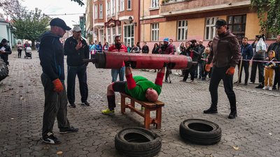"Юніор Стронґмен" та "Карпатський ведмідь": в Ужгороді відбулися два турніри зі стронґмену "Юніор Стронґмен" та "Карпатський ведмідь": в Ужгороді відбулися два турніри зі стронґмену