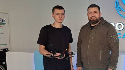 Ілля Шевчук з Хмельниччини купив дрон для військових Ілля Шевчук з Хмельниччини купив дрон для військових