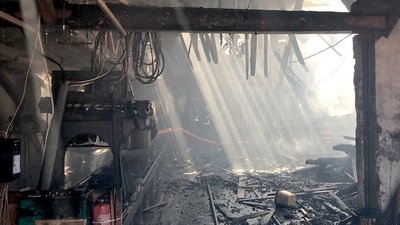 Горіла тирса та електрощитова. На двох деревообробних підприємствах Закарпаття була пожежа Горіла тирса та електрощитова. На двох деревообробних підприємствах Закарпаття була пожежа