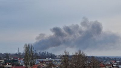 Дим в Одесі: у місті горять поля зрошення та очерет