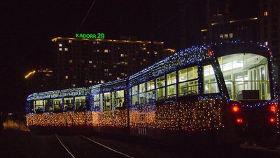 В Одесі відбувся різдвяний парад трамваїв та тролейбусів В Одесі відбувся різдвяний парад трамваїв та тролейбусів