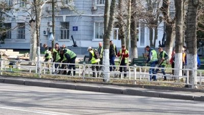 У Херсоні комунальники вийшли на суботник У Херсоні комунальники вийшли на суботник
