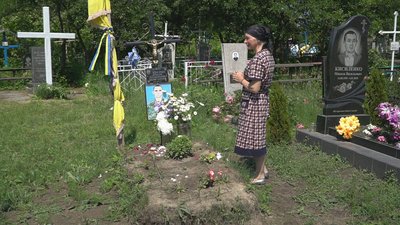 Родині загиблого у авіакатастрофі курсанта відмовляють у статусі сім'ї загиблого військовослужбовця Родині загиблого у авіакатастрофі курсанта відмовляють у статусі сім'ї загиблого військовослужбовця
