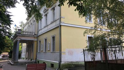 Палац Нандора Плотені — перша серія проєкту "Маєтки Закарпатття". Її опублікували в соцмережах
