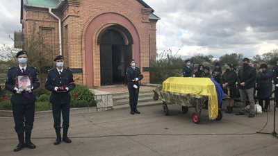 На Полтавщині поховали Віктора Городніченка, який загинув на Донбасі На Полтавщині поховали Віктора Городніченка, який загинув на Донбасі