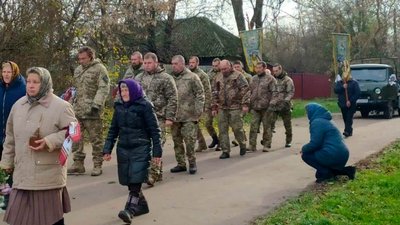 Загинули в боях за Донбас: на Чернігівщині попрощалися із солдатами ЗСУ Загинули в боях за Донбас: на Чернігівщині попрощалися із солдатами ЗСУ
