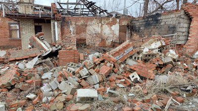 "Свято ніхто не скасовував": у деокупованих Циркунах нарядили новорічну ялинку "Свято ніхто не скасовував": у деокупованих Циркунах нарядили новорічну ялинку