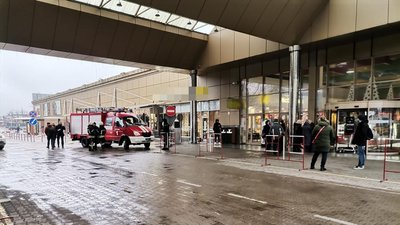 У Житомирі знову перевіряють торговельний центр через повідомлення про замінування У Житомирі знову перевіряють торговельний центр через повідомлення про замінування