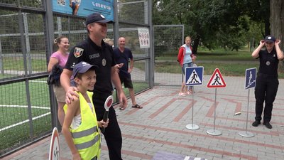 У Черкасах патрульні провели навчання для дітей У Черкасах патрульні провели навчання для дітей