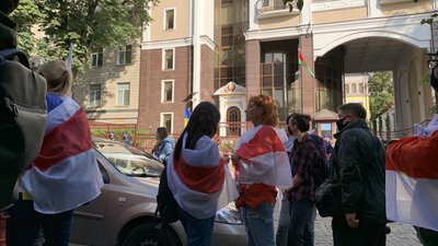 У Києві під посольством Білорусі влаштували акцію солідарності У Києві під посольством Білорусі влаштували акцію солідарності