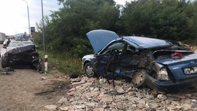 У ДТП на Закарпатті загинув чоловік. Неповнолітнього пасажира госпіталізували з важкими травмами