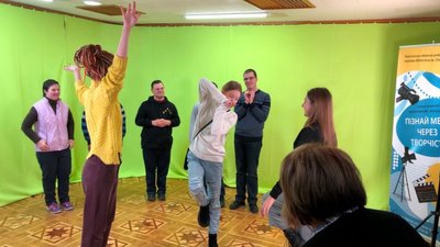 "Пізнай мене через творчість": у херсонській бібліотеці триває реалізація інклюзивного проєкту "Пізнай мене через творчість": у херсонській бібліотеці триває реалізація інклюзивного проєкту