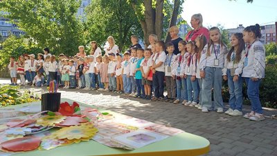 "Україна очима дитини": у житомирському дитсадку до Дня Державності діти виготовляли українську символіку "Україна очима дитини": у житомирському дитсадку до Дня Державності діти виготовляли українську символіку
