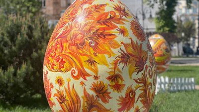 У Вінниці встановили півтораметрові писанки