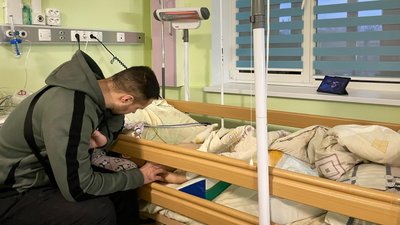 В'ячеслав Оксюта у львівській лікарні біля Аліси В'ячеслав Оксюта у львівській лікарні біля Аліси