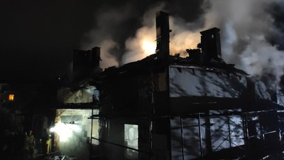 Пожежа в Ужгороді: палав непрацюючий готель Пожежа в Ужгороді: палав непрацюючий готель