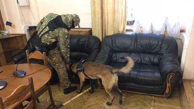 Поліцейські отримали повідомлення про замінування Одеської міської ради Поліцейські отримали повідомлення про замінування Одеської міської ради