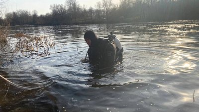 У Полтаві продовжують пошуки чоловіка з човна, який перекинувся У Полтаві продовжують пошуки чоловіка з човна, який перекинувся