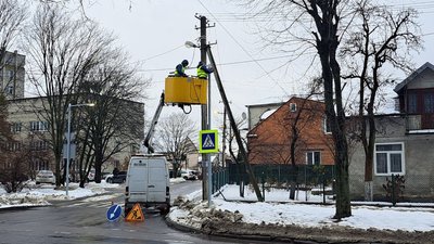 У Львові вмикають вуличне освітлення вручну через збій зв’язку "Київстар"