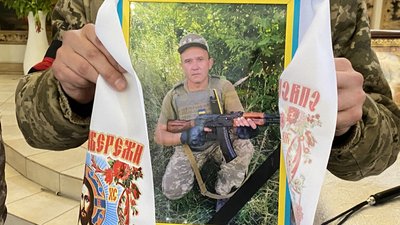 У Полтаві прощалися з гранатометником Андрієм Задорожнім У Полтаві прощалися з гранатометником Андрієм Задорожнім