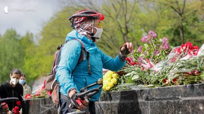 9 травня на Меморіалі Слави у Харкові — фоторепортаж 9 травня на Меморіалі Слави у Харкові — фоторепортаж