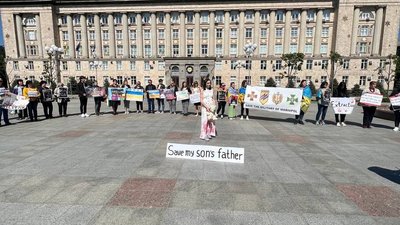 "Все нормально, нас гатять. Кохана, тримайся": історія дружини оборонця "Азовсталі" "Все нормально, нас гатять. Кохана, тримайся": історія дружини оборонця "Азовсталі"